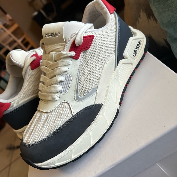 Off white runner sneakers kick off sz 40 eur like new